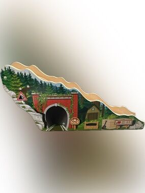 Thomas Wooden Railway Scenic Mountain Assembly Accessory Good Condition